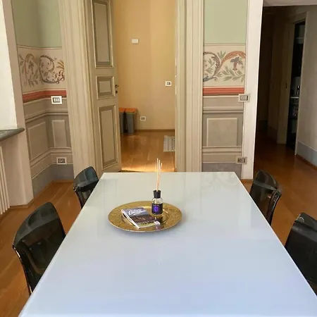 Puccini's Home, Elegant In Piazza Puccini